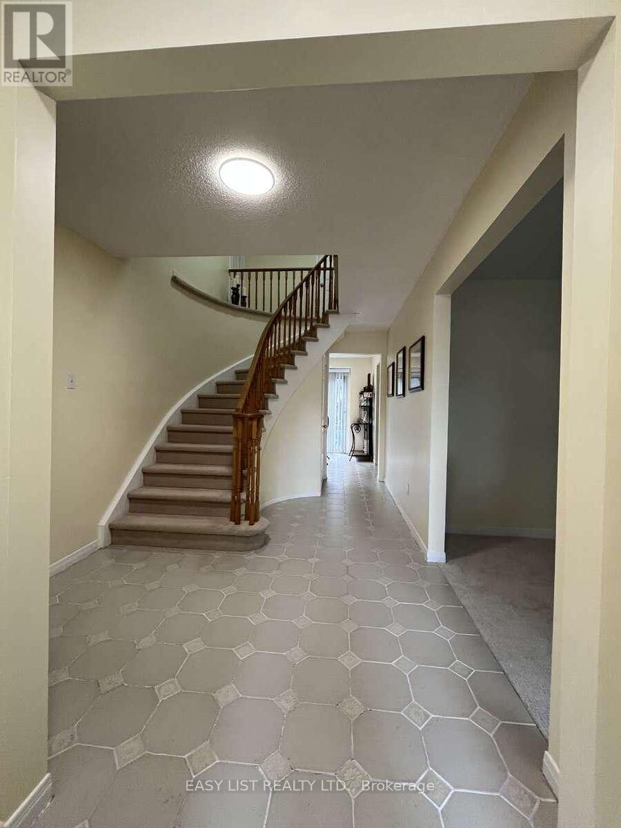 102 Burwell Crescent Property Photo 3