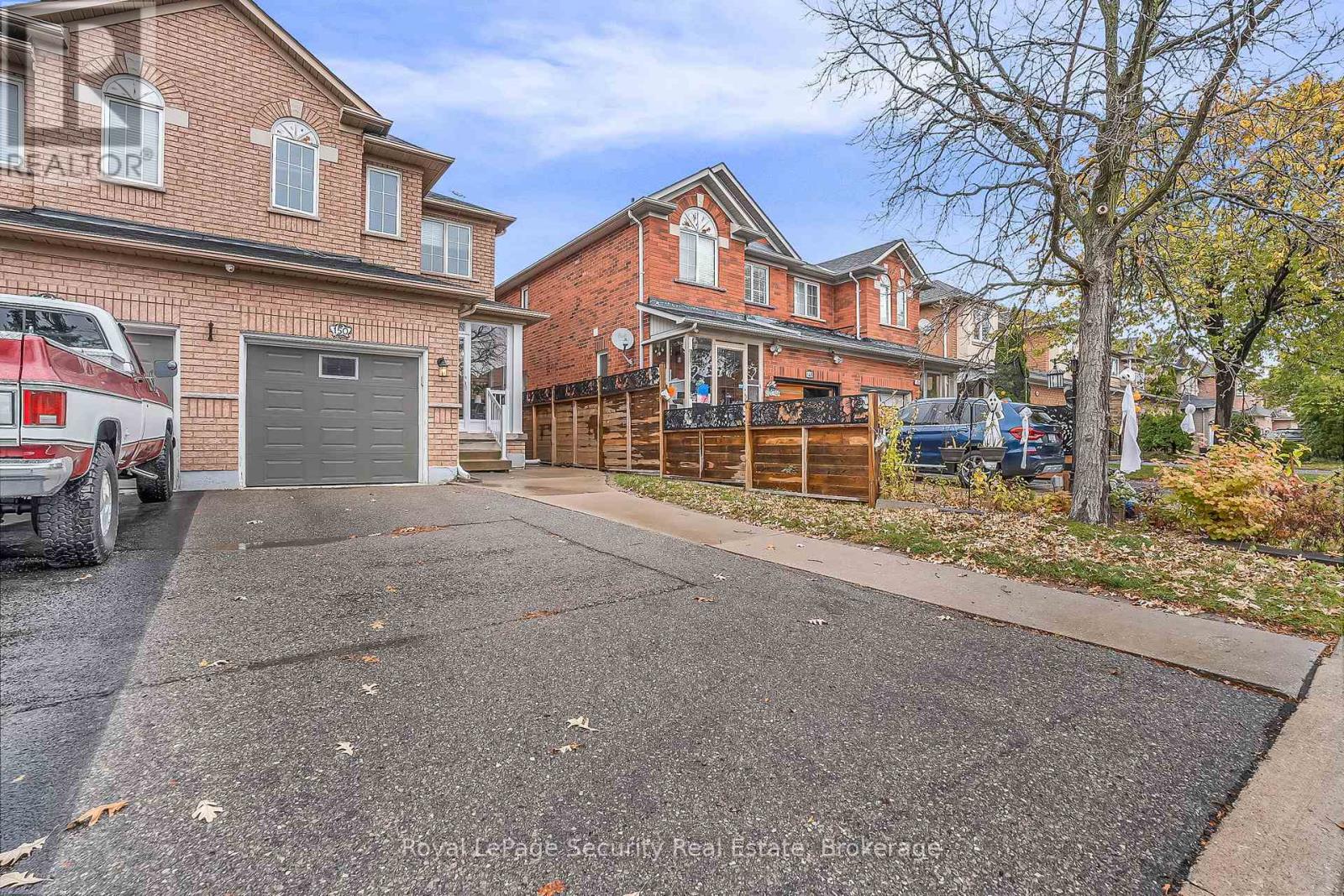 150 Royal Appian Crescent Property Photo 3