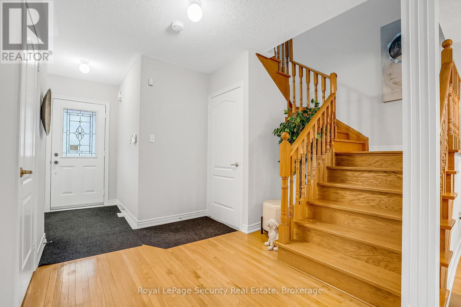 150 Royal Appian Crescent Property Photo 7