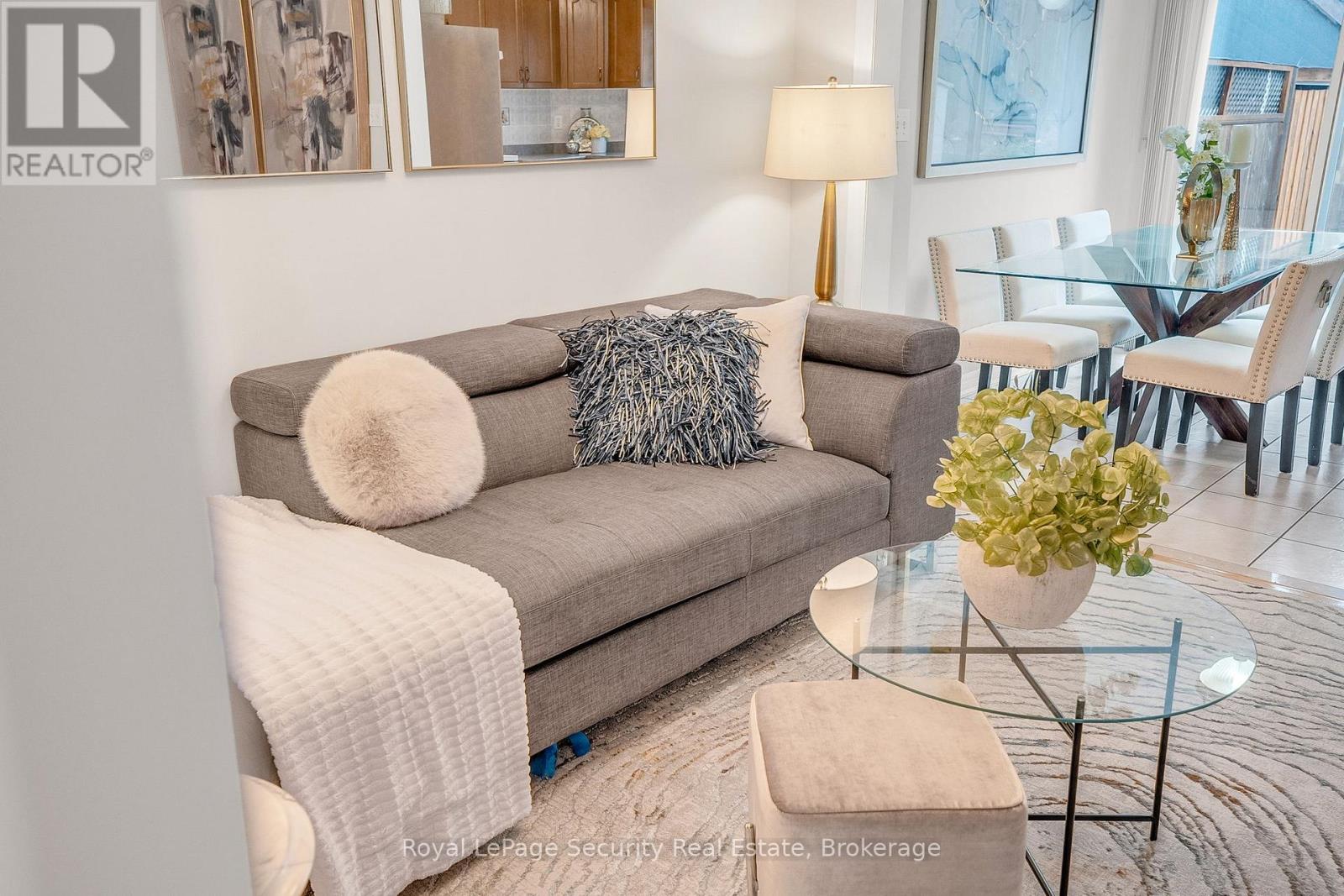 150 Royal Appian Crescent Property Photo 12