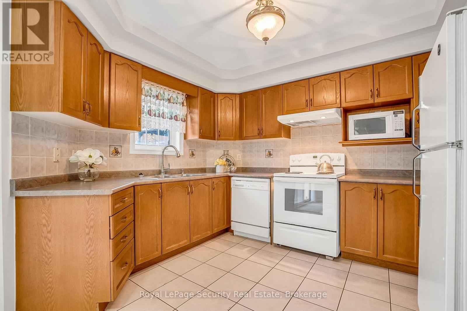 150 Royal Appian Crescent Property Photo 19