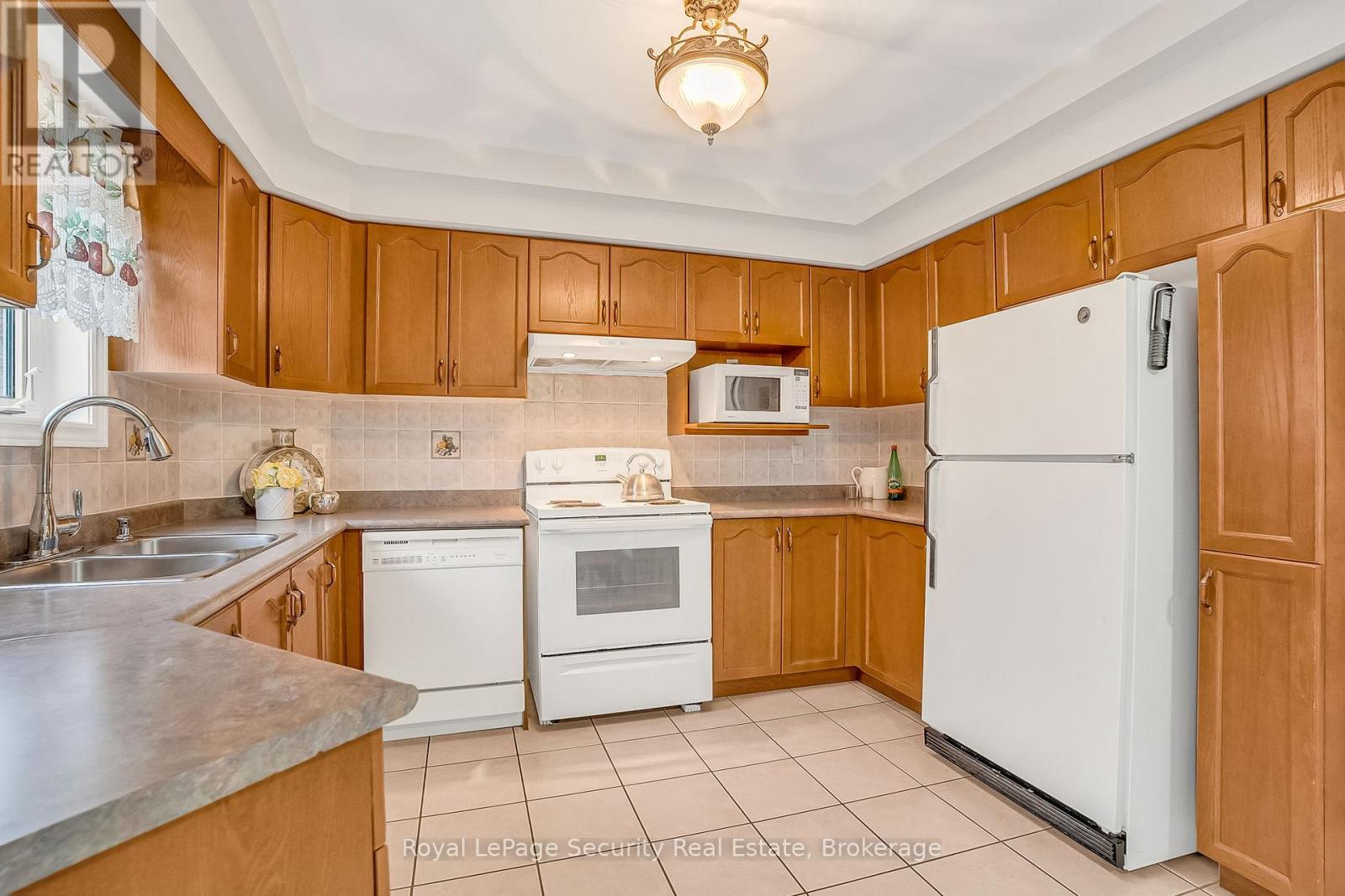 150 Royal Appian Crescent Property Photo 20