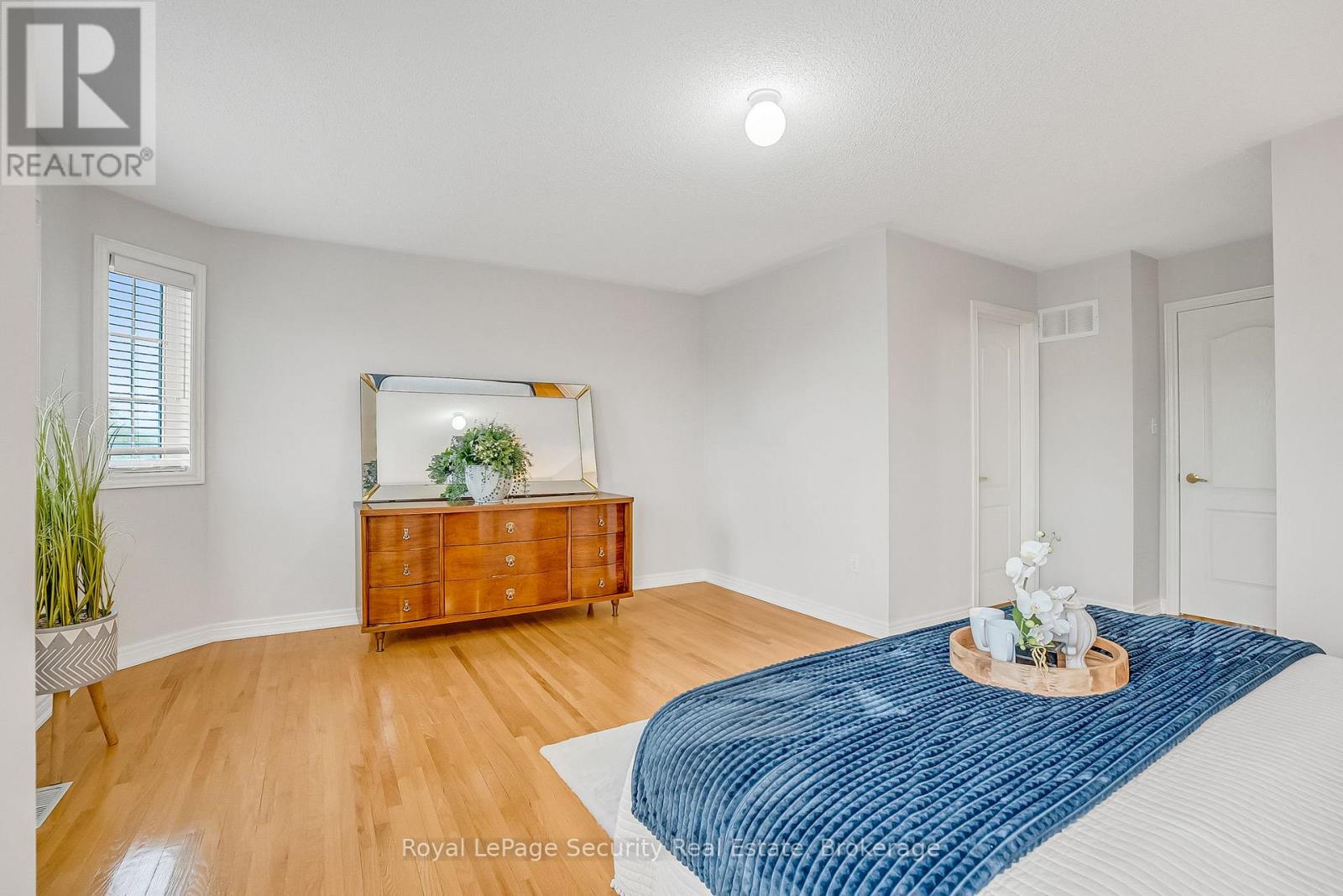 150 Royal Appian Crescent Property Photo 28