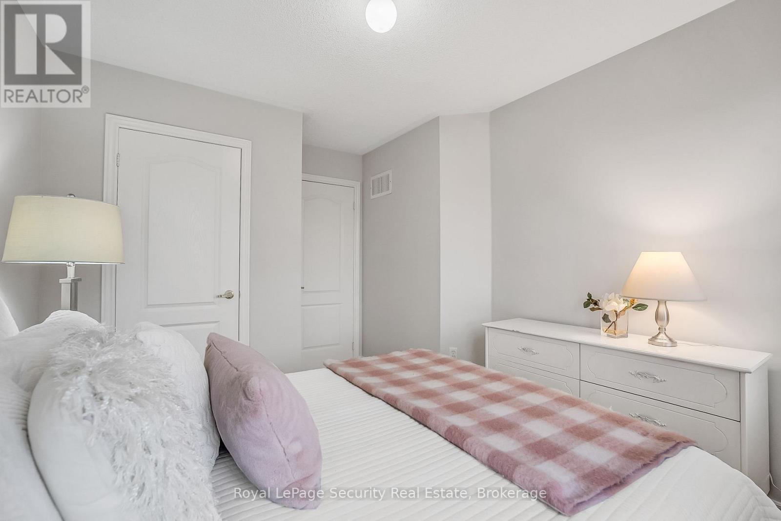 150 Royal Appian Crescent Property Photo 37