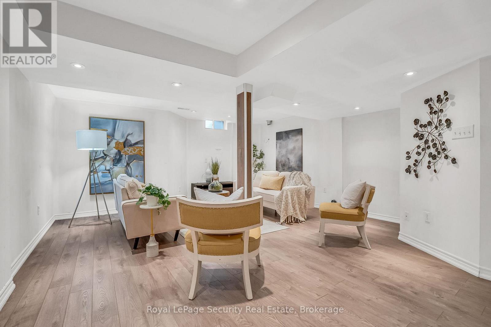 150 Royal Appian Crescent Property Photo 42