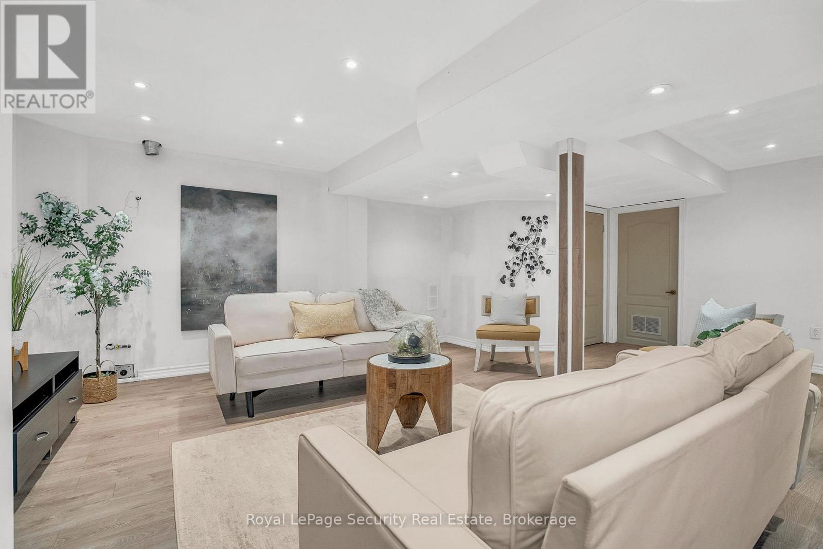 150 Royal Appian Crescent Property Photo 43