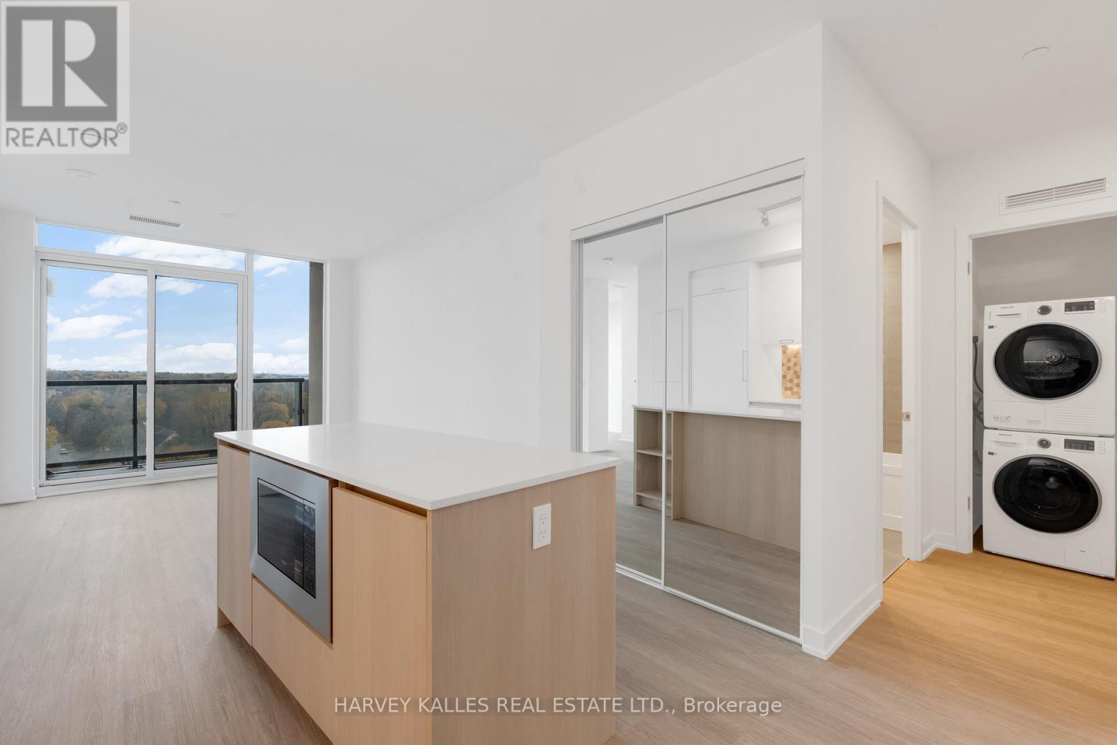 8188 Yonge Street #911 Property Photo 5