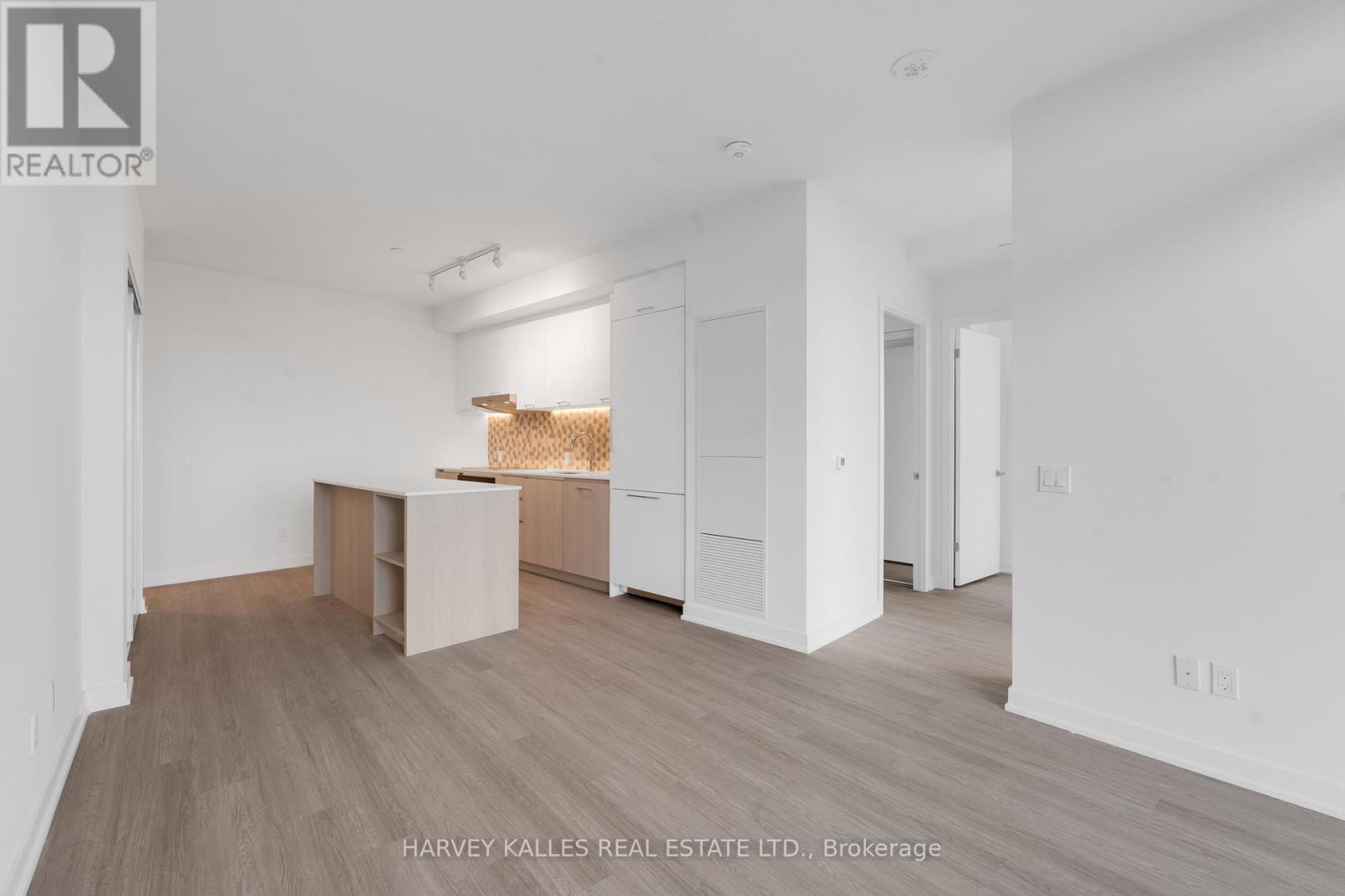 8188 Yonge Street #911 Property Photo 7