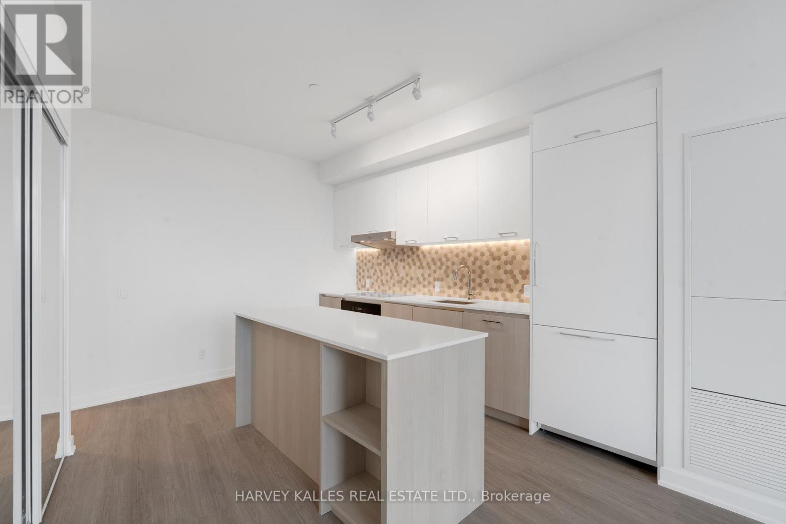 8188 Yonge Street #911 Property Photo 8