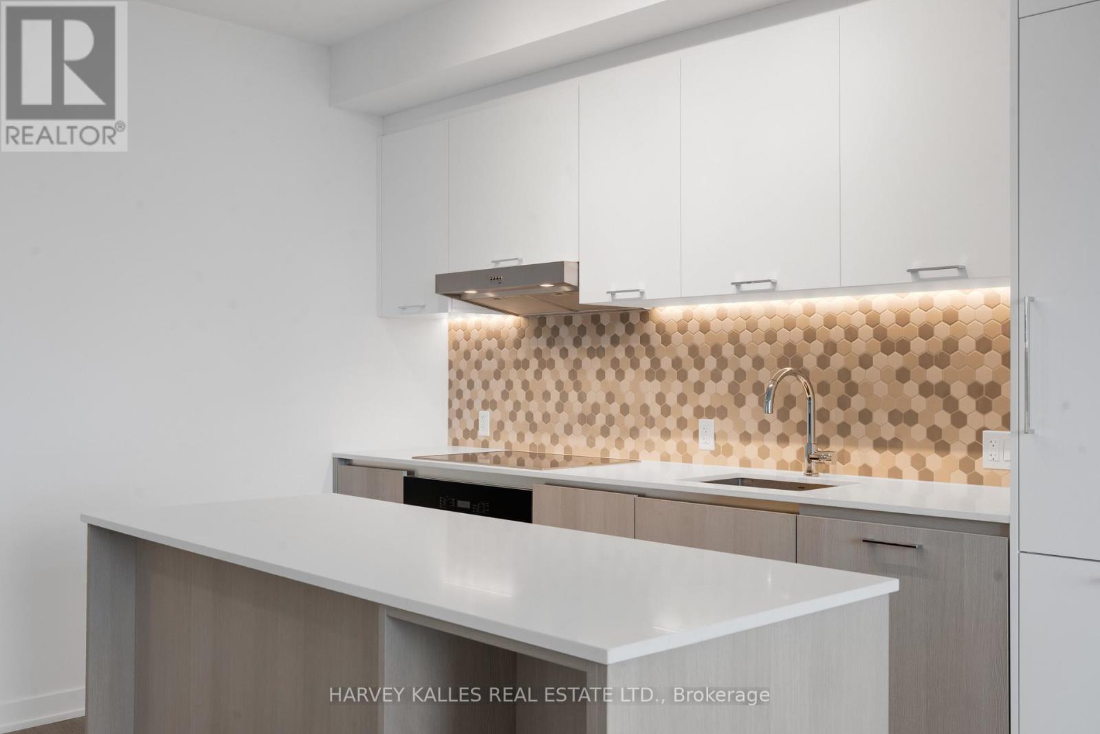 8188 Yonge Street #911 Property Photo 9