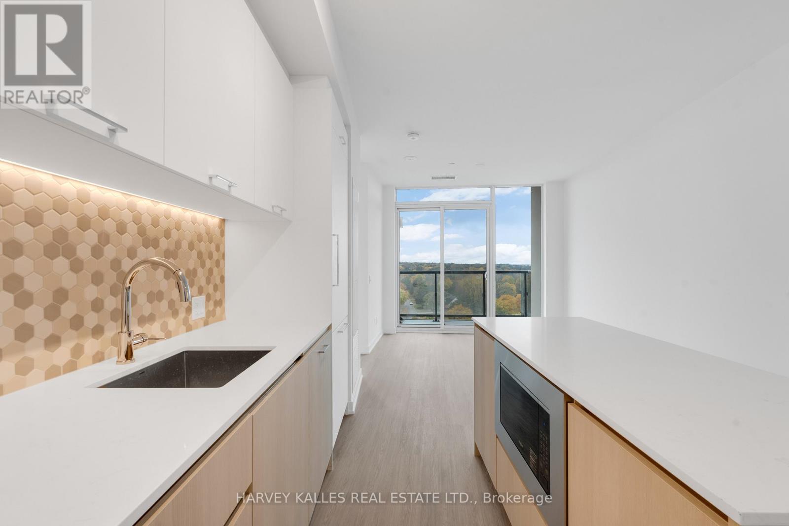 8188 Yonge Street #911 Property Photo 11