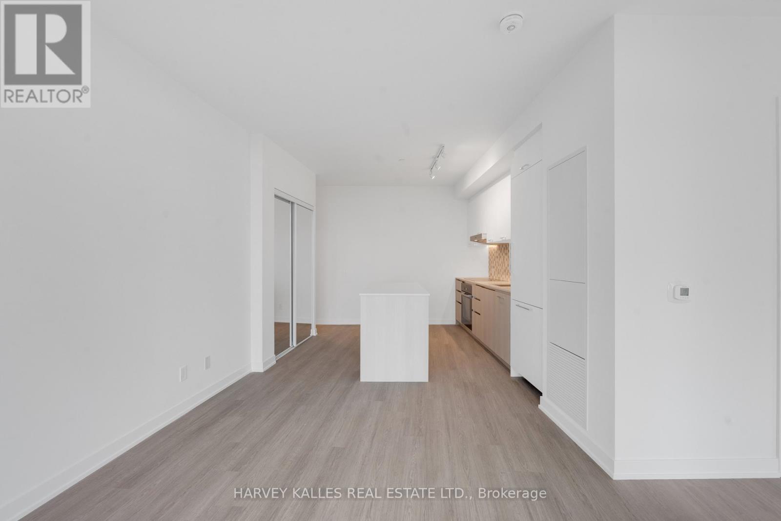 8188 Yonge Street #911 Property Photo 12