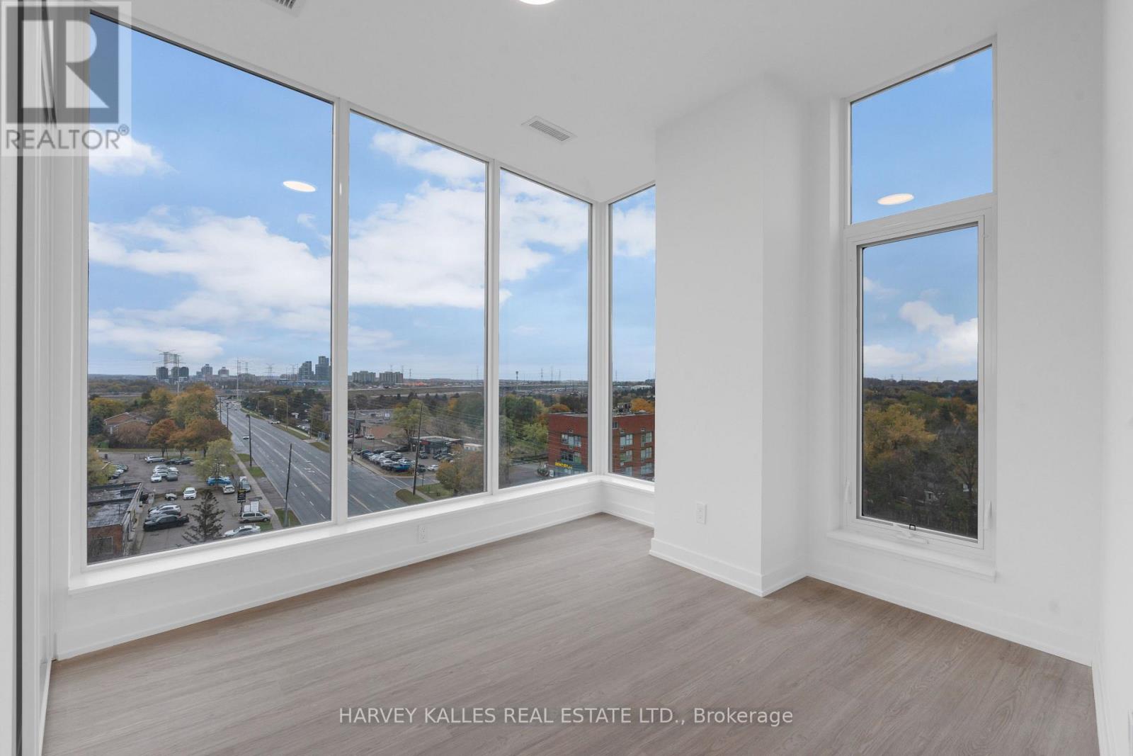 8188 Yonge Street #911 Property Photo 15