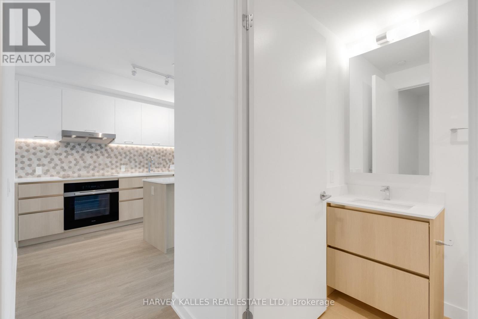 8188 Yonge Street #911 Property Photo 22