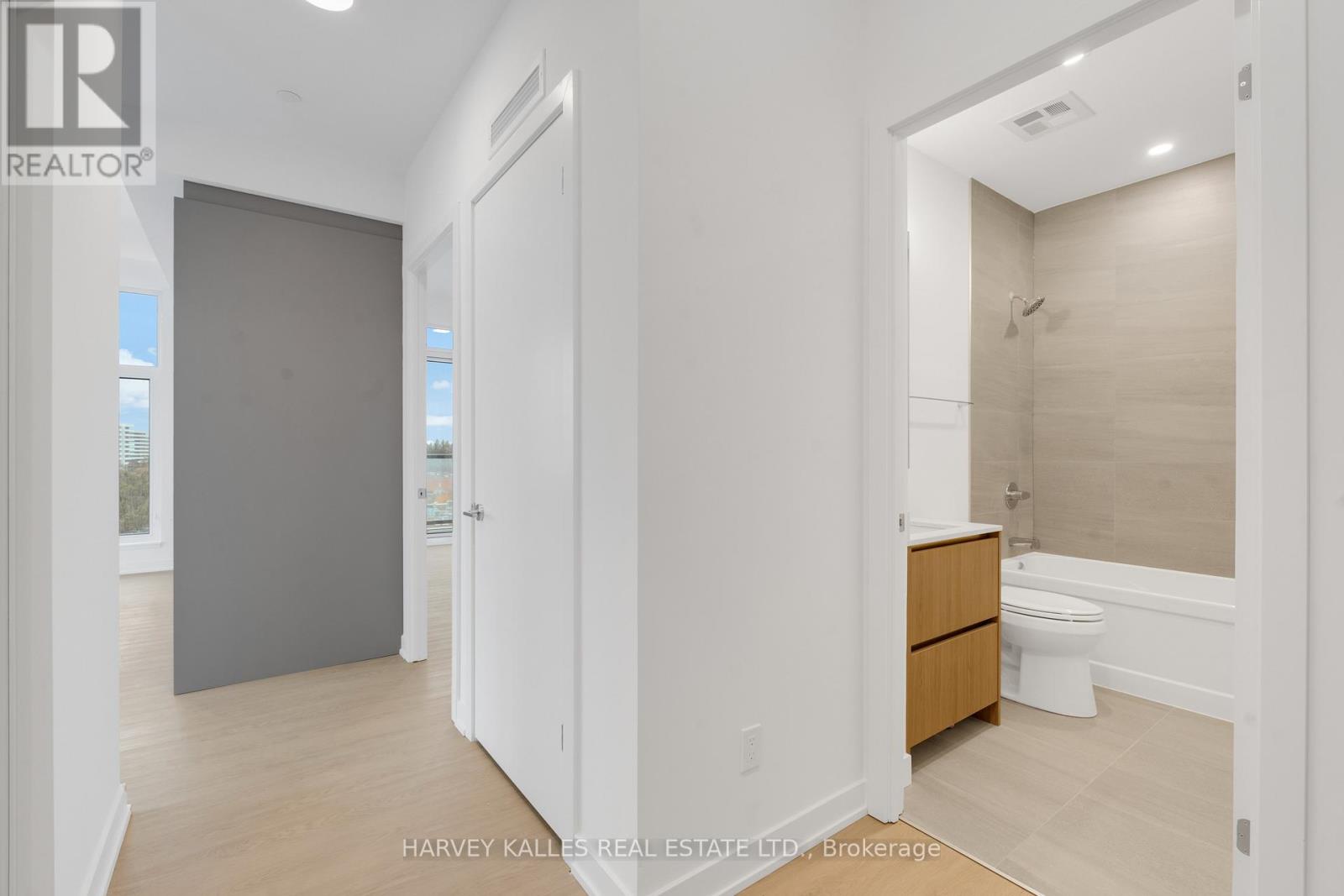 8188 Yonge Street #911 Property Photo 23