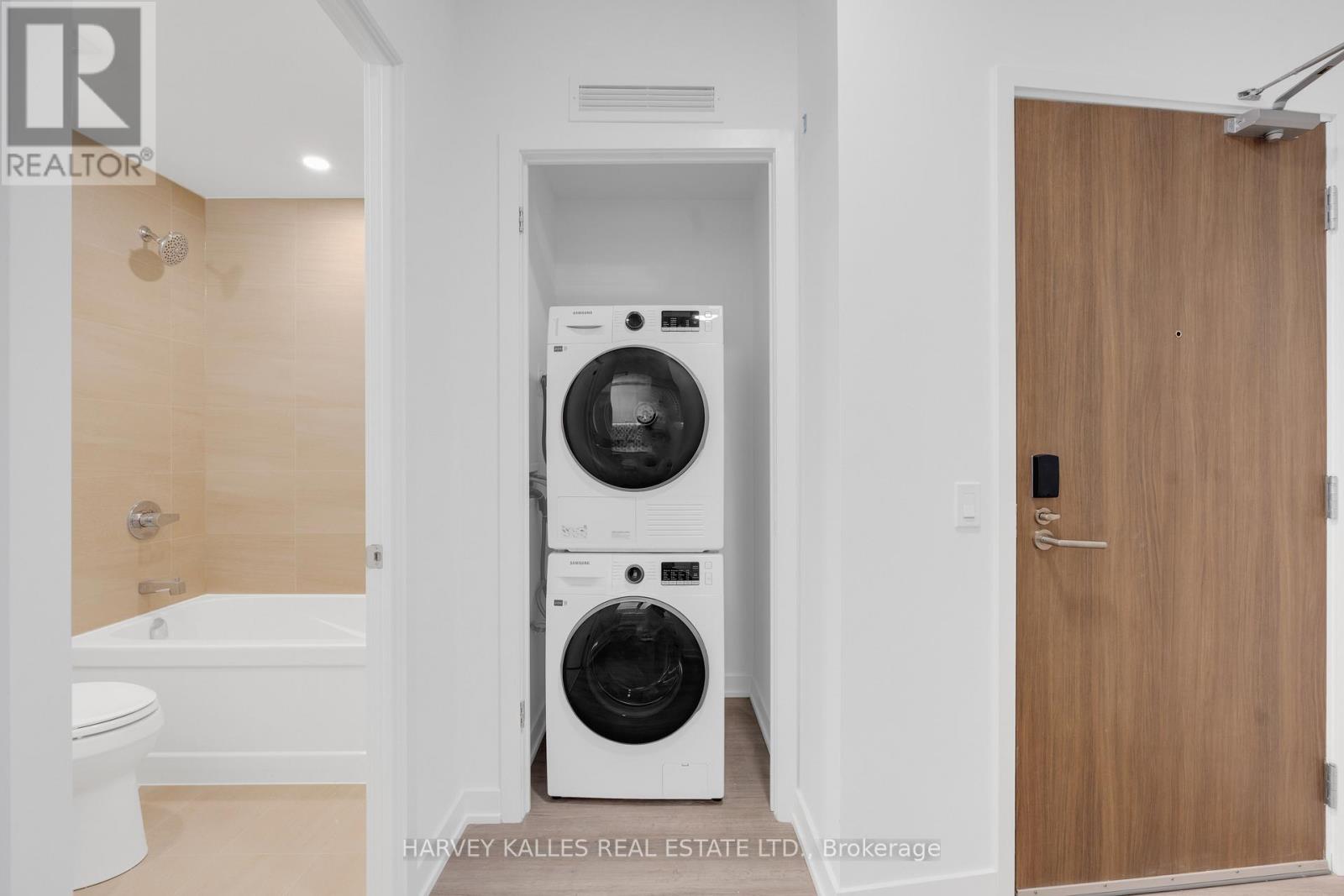 8188 Yonge Street #911 Property Photo 26