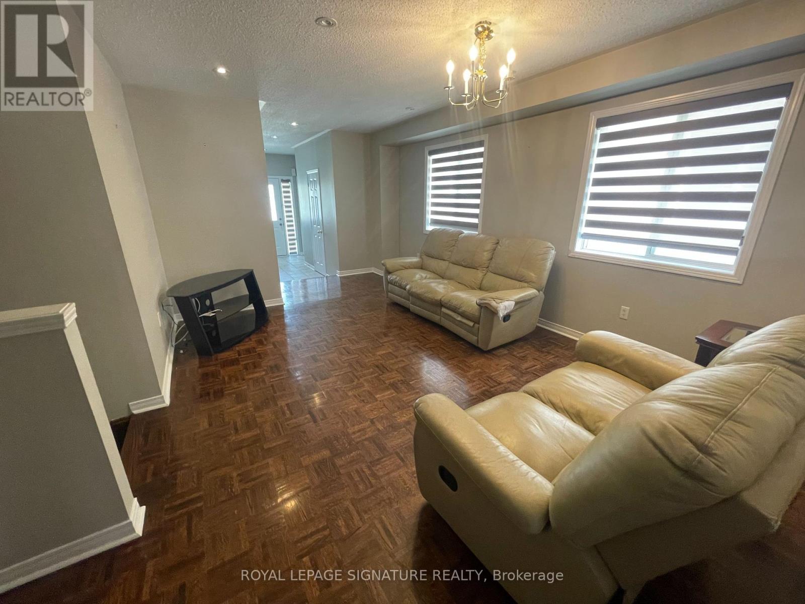 17 Neuchatel Avenue Property Photo 2