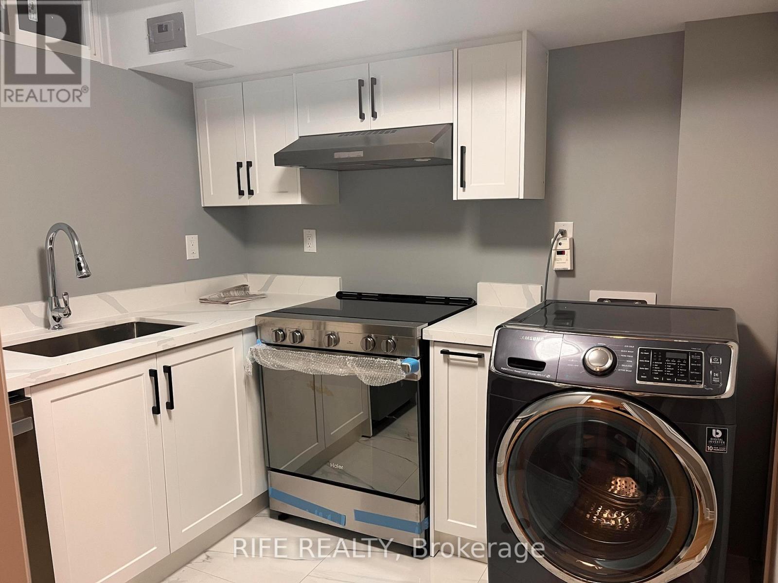 59 Barrington Crescent #bsmt Property Photo 3