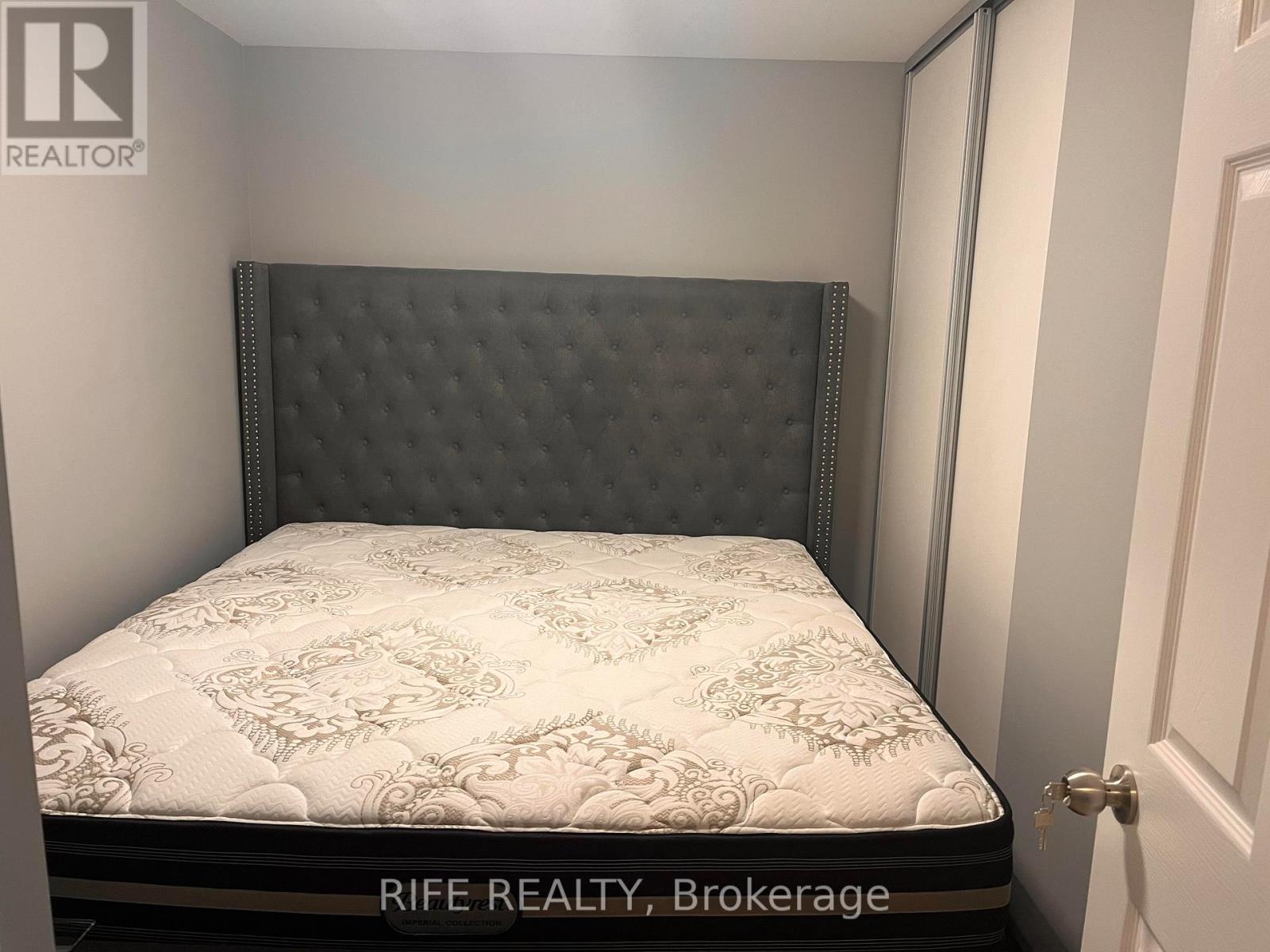 59 Barrington Crescent #bsmt Property Photo 4