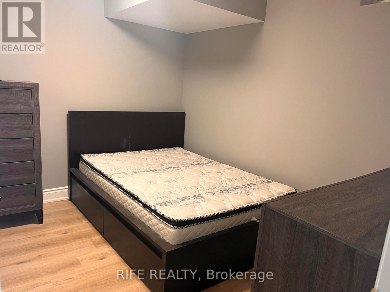 59 Barrington Crescent #bsmt Property Photo 6