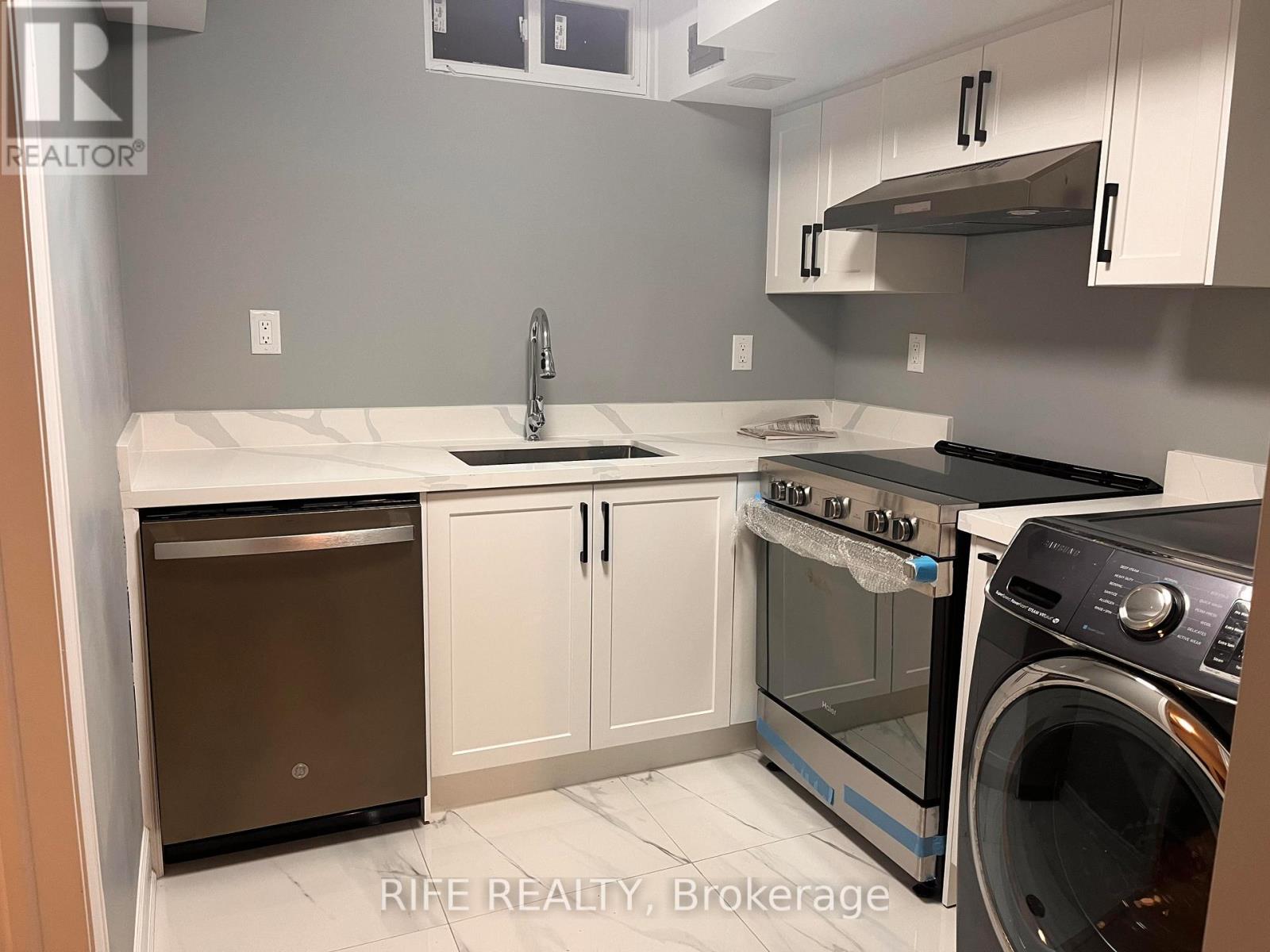 59 Barrington Crescent #bsmt Property Photo 8