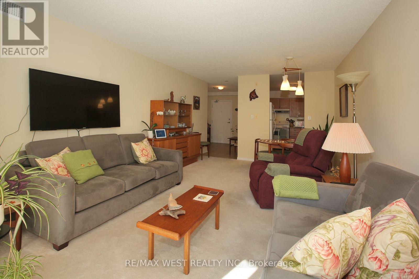223 - 32 Church Street Property Photo 8