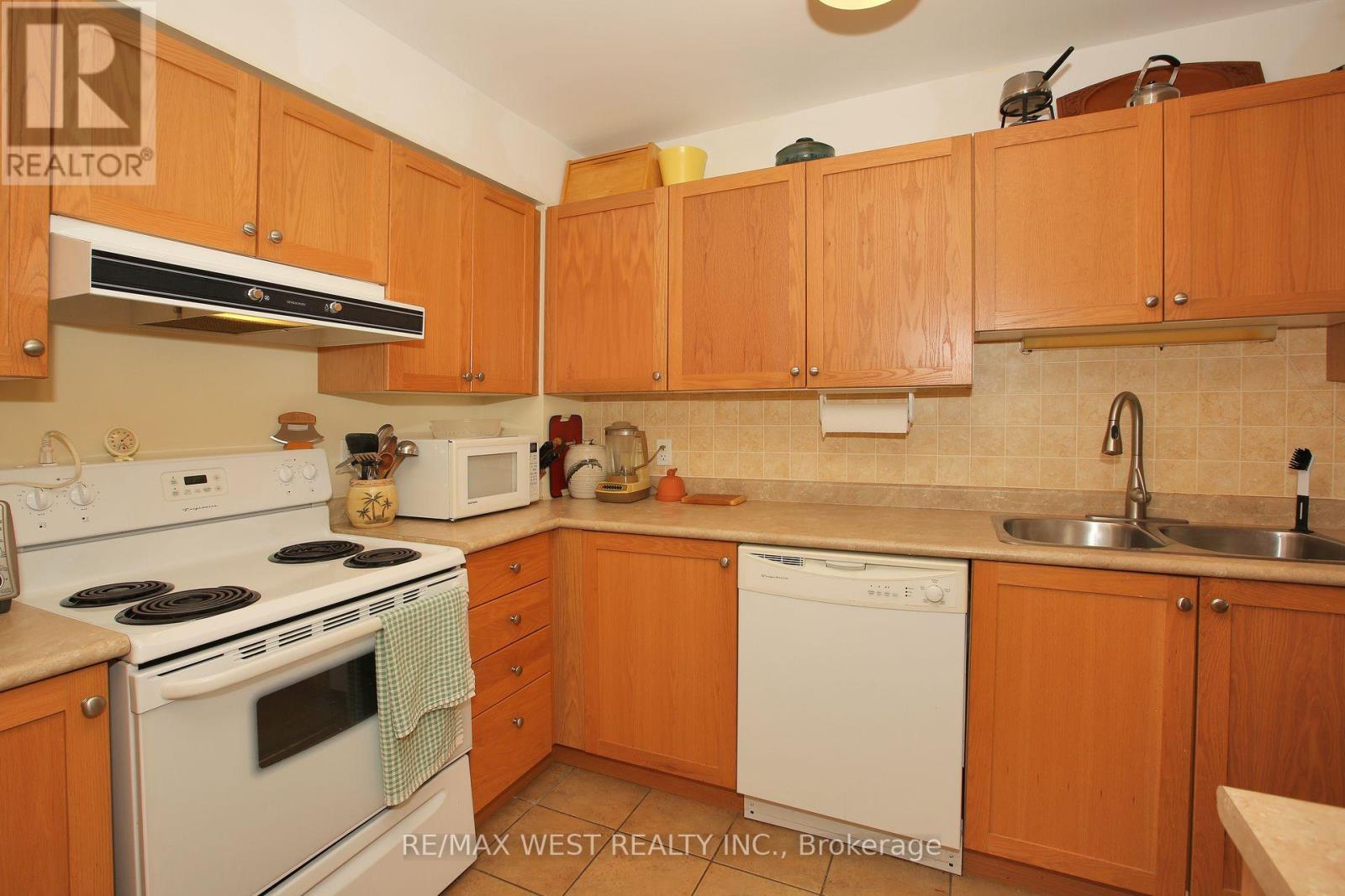223 - 32 Church Street Property Photo 9