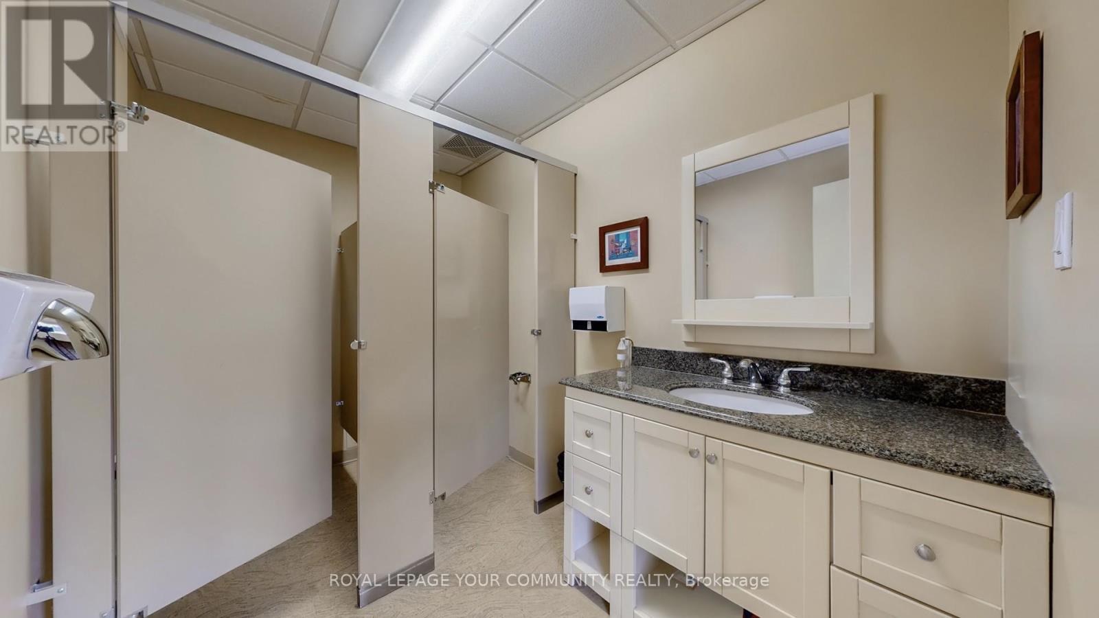 121 Robinson Street Property Photo 29