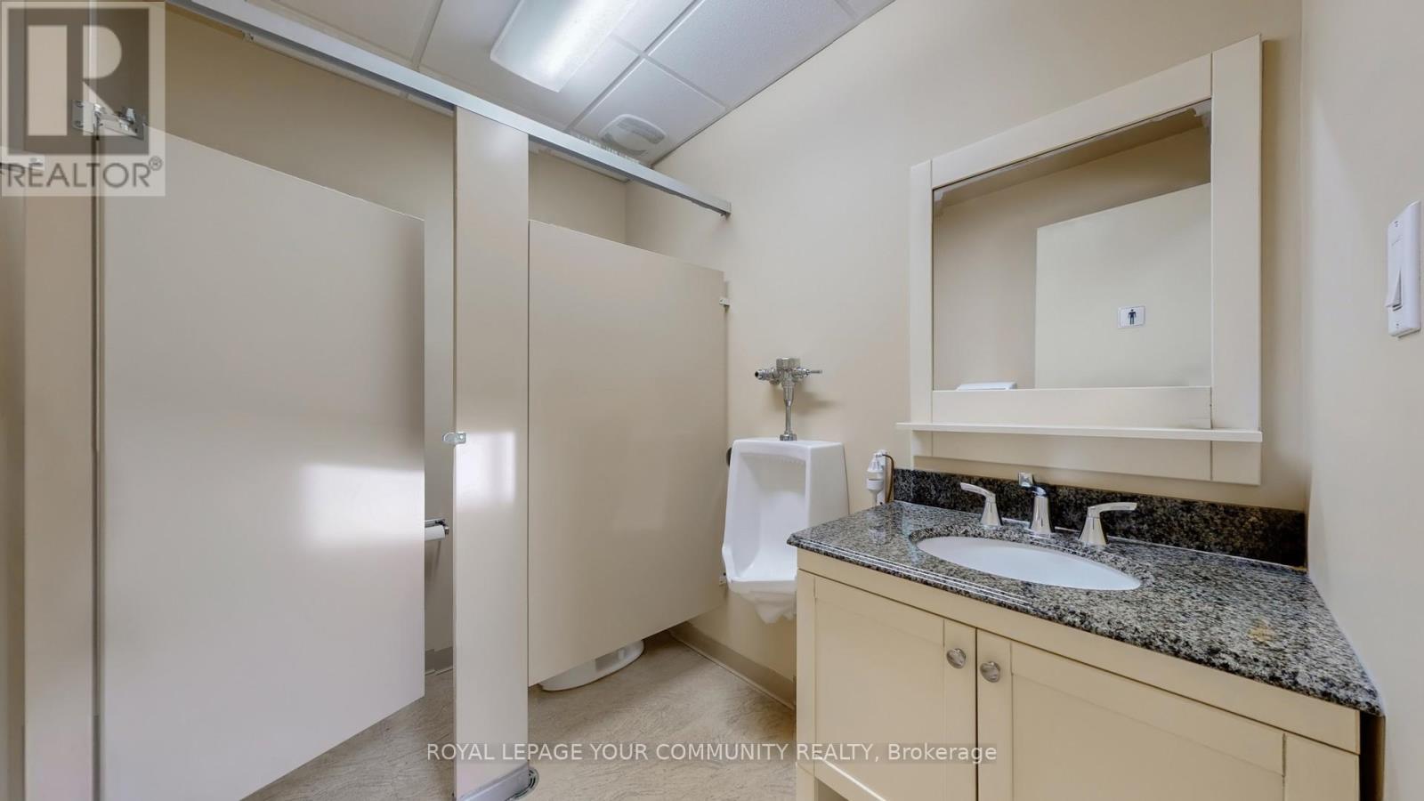 121 Robinson Street Property Photo 27