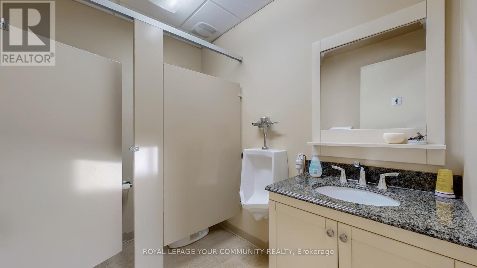 121 Robinson Street Property Photo 35