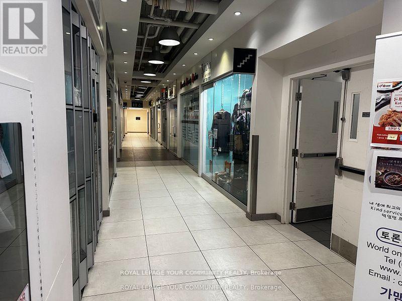 #256 - 7181 Yonge Street Property Photo 2