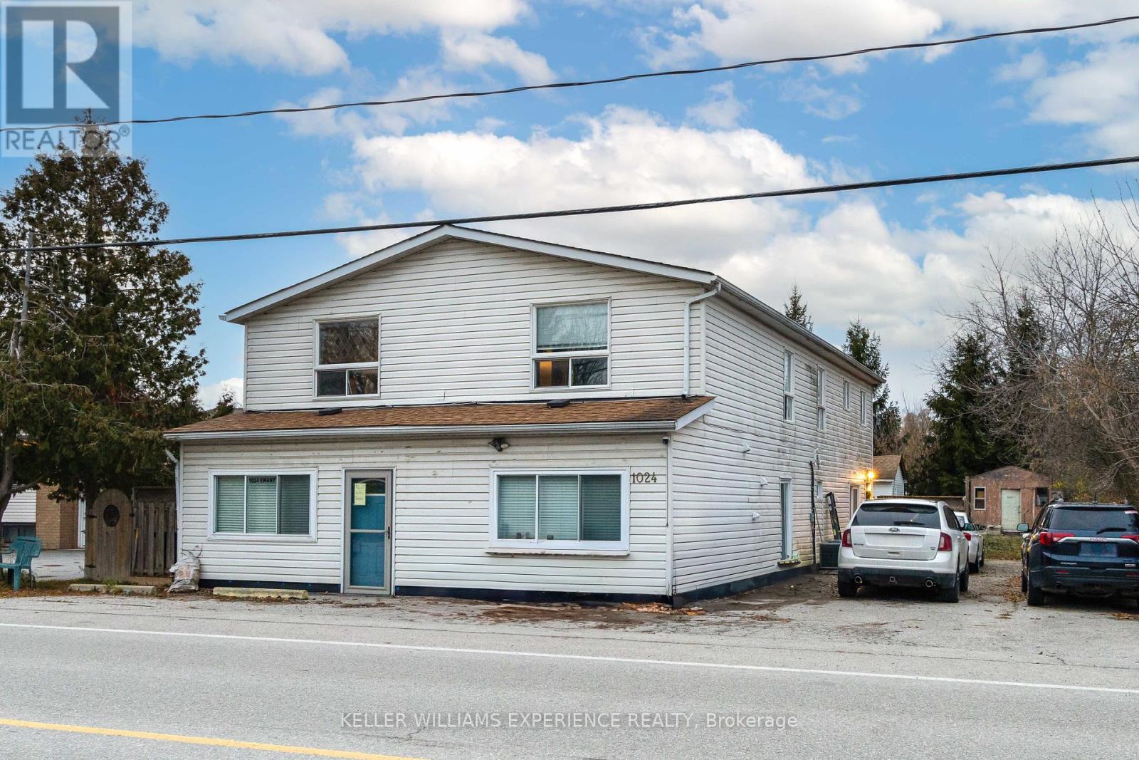 1024 Ewart Street N Property Photo 2