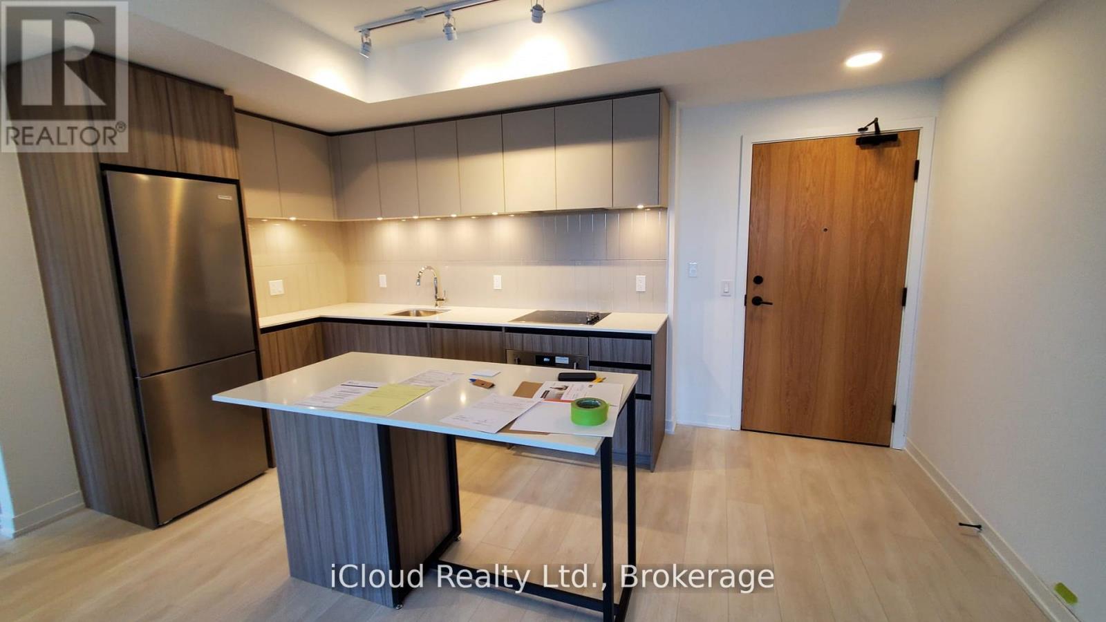 210 - 7950 Bathurst Street Property Photo 1