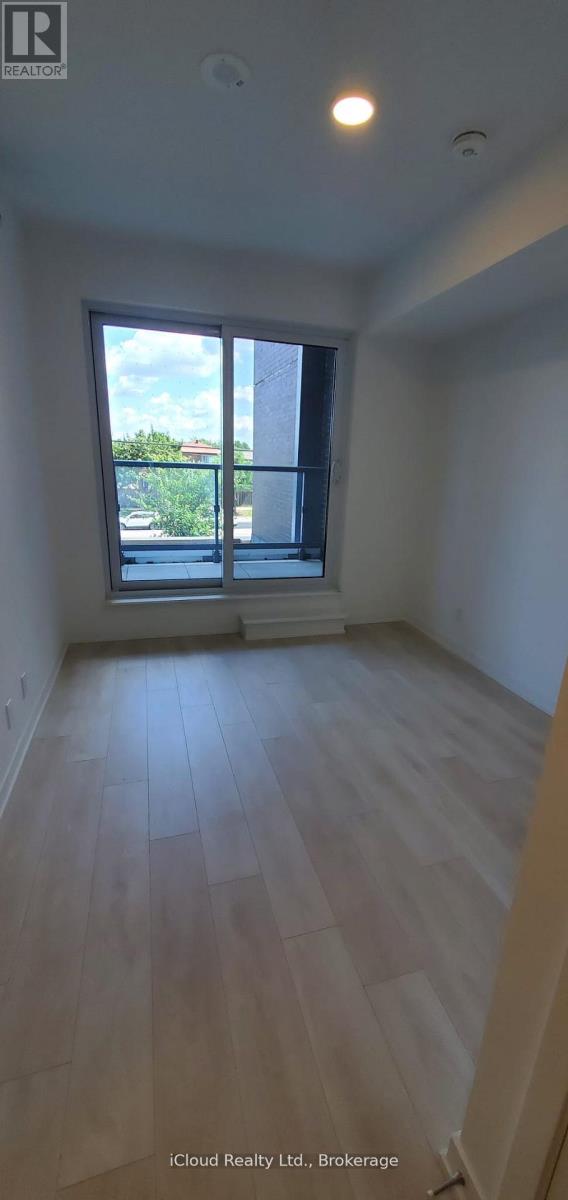 210 - 7950 Bathurst Street Property Photo 3