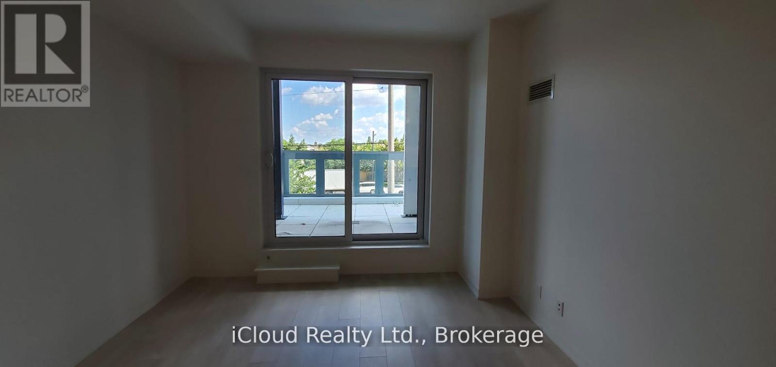 210 - 7950 Bathurst Street Property Photo 7