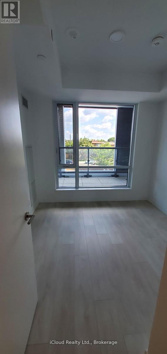210 - 7950 Bathurst Street Property Photo 8