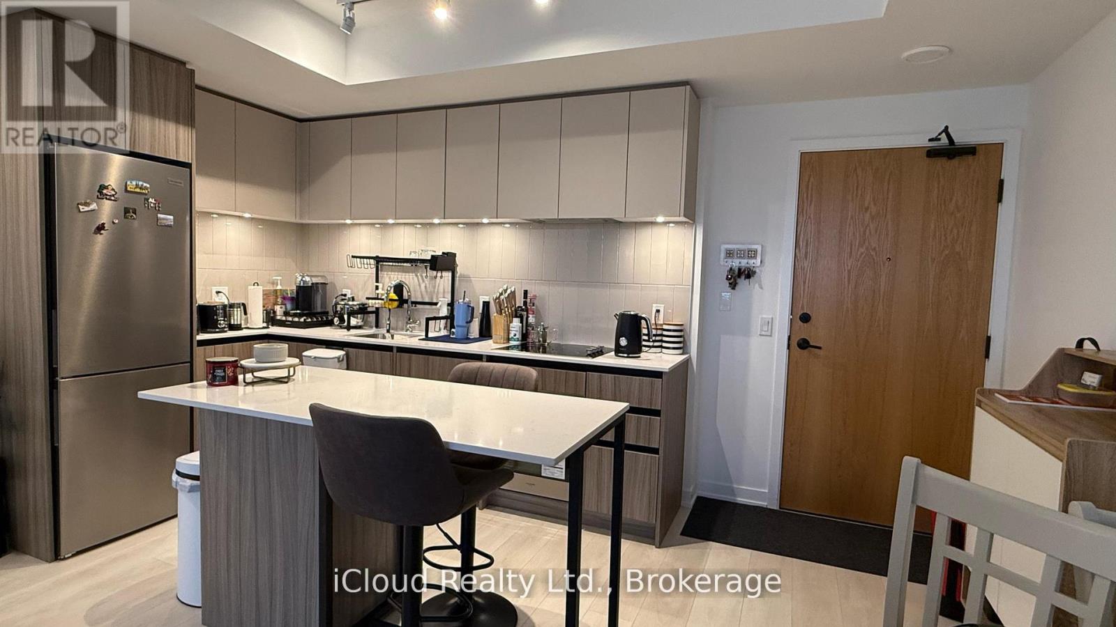 210 - 7950 Bathurst Street Property Photo 11