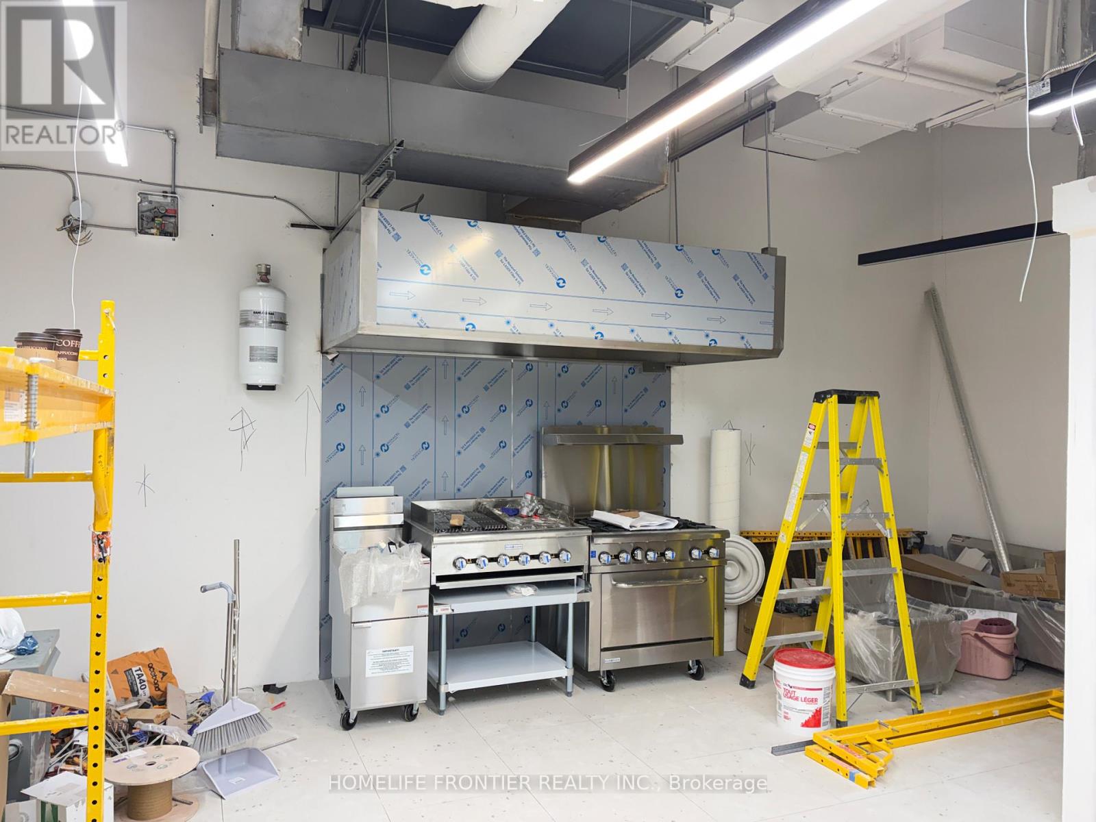 250 - 7181 Yonge Street Property Photo 4
