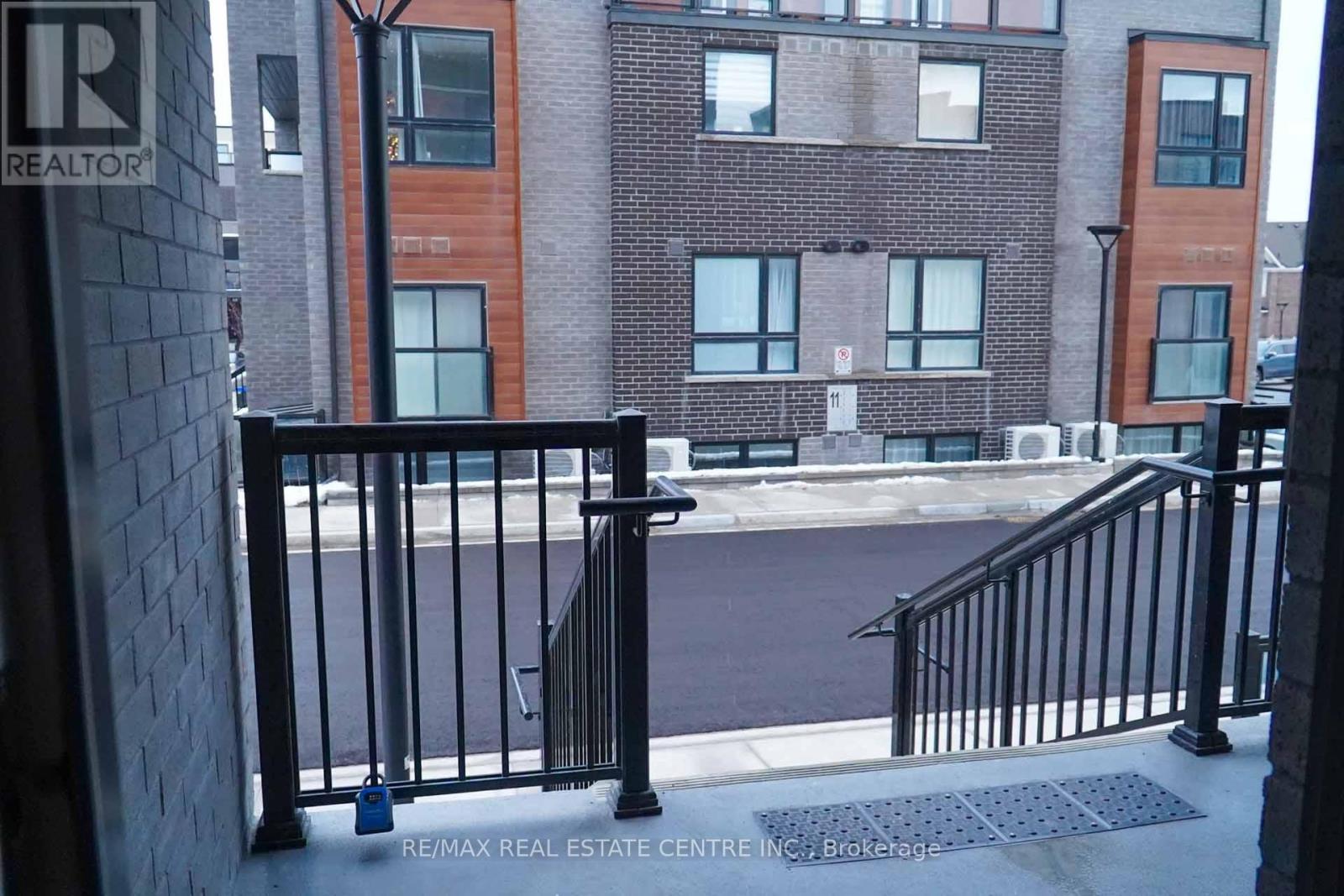 24 - 14 Lytham Green Circle Property Photo 5