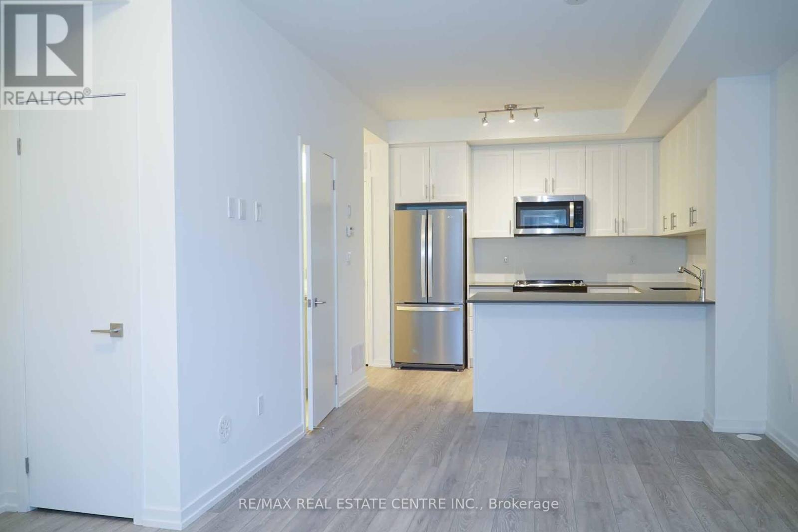 24 - 14 Lytham Green Circle Property Photo 8