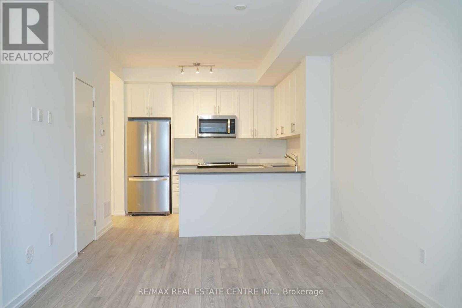24 - 14 Lytham Green Circle Property Photo 9