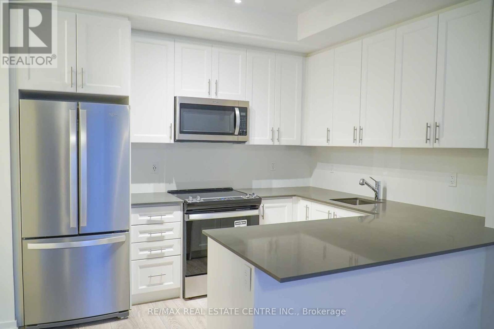 24 - 14 Lytham Green Circle Property Photo 13