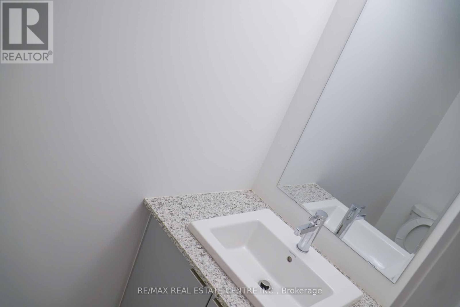 24 - 14 Lytham Green Circle Property Photo 15