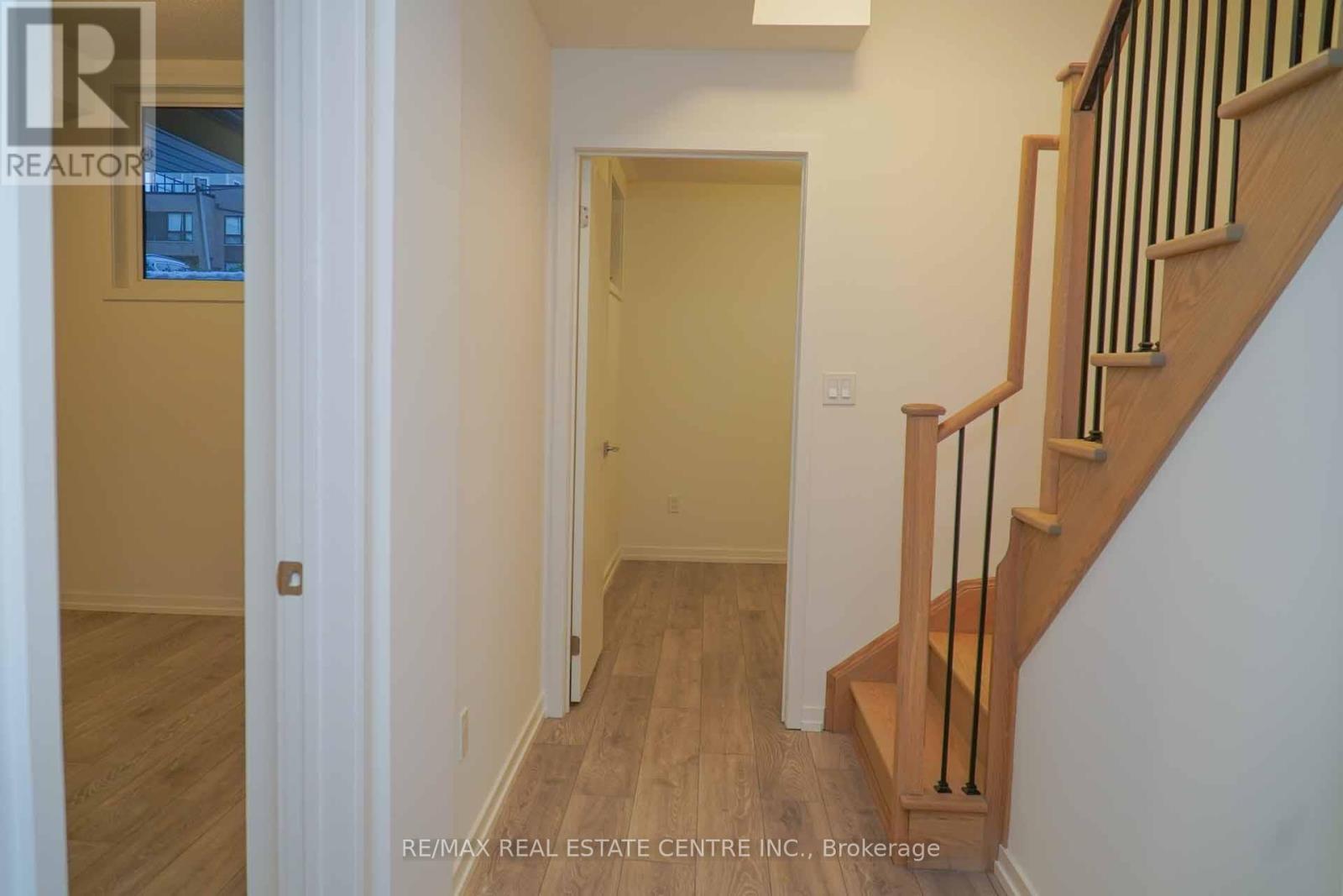 24 - 14 Lytham Green Circle Property Photo 20