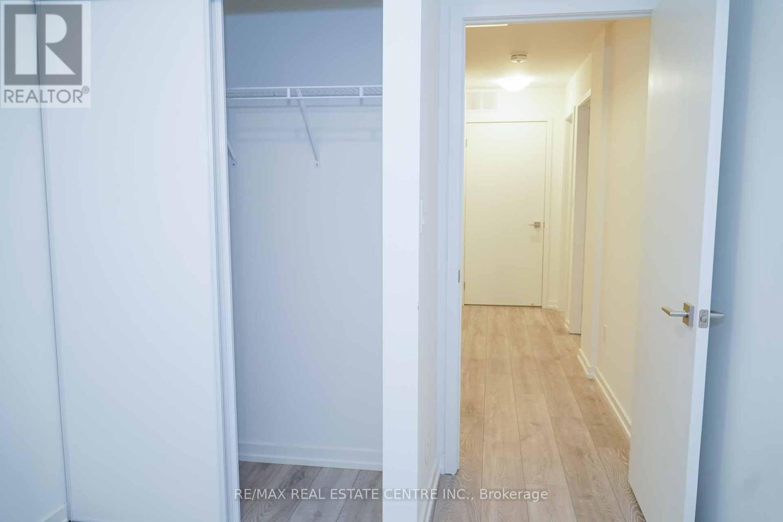 24 - 14 Lytham Green Circle Property Photo 22