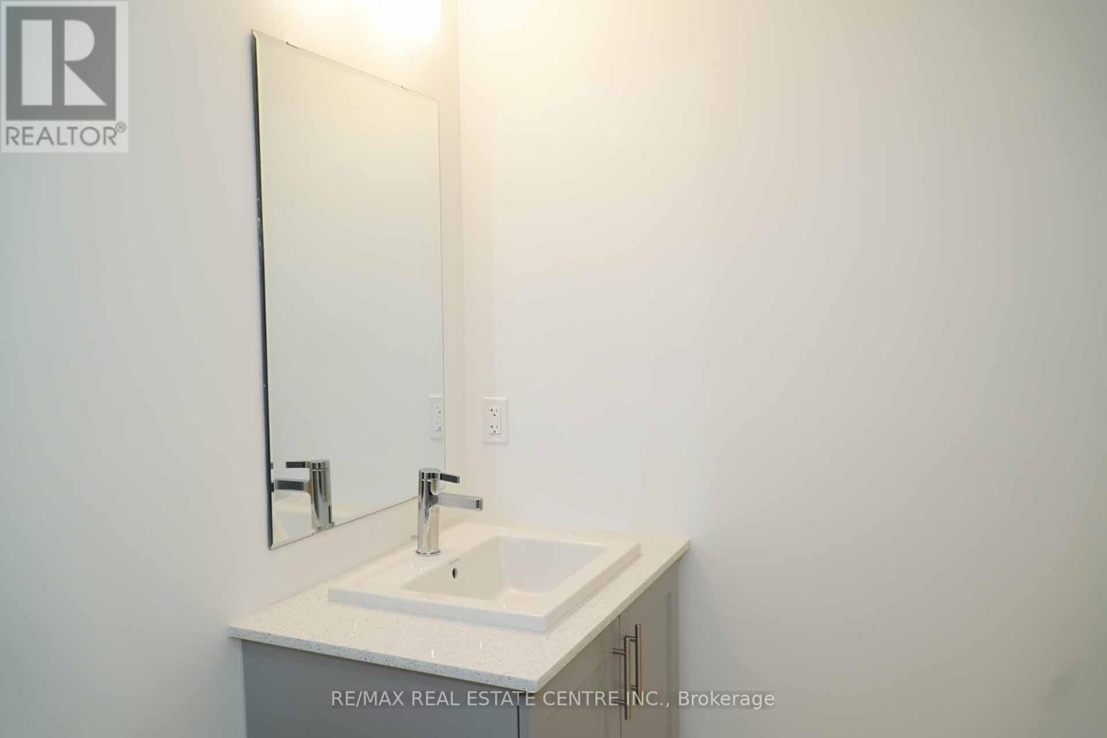 24 - 14 Lytham Green Circle Property Photo 27