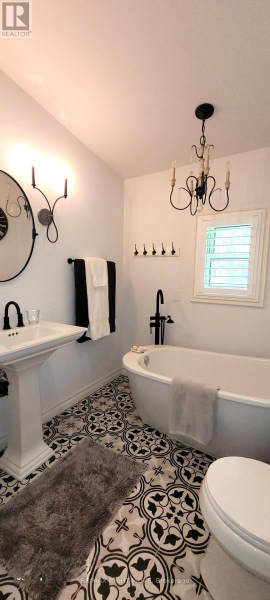 3528 Glenhaven Beach Road Property Photo 27