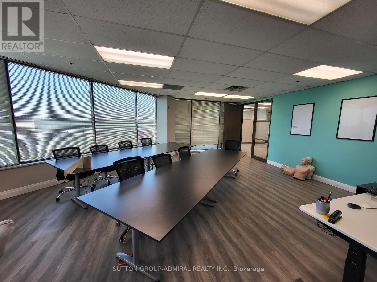 200 - 3100 Steeles Avenue W Property Photo 12