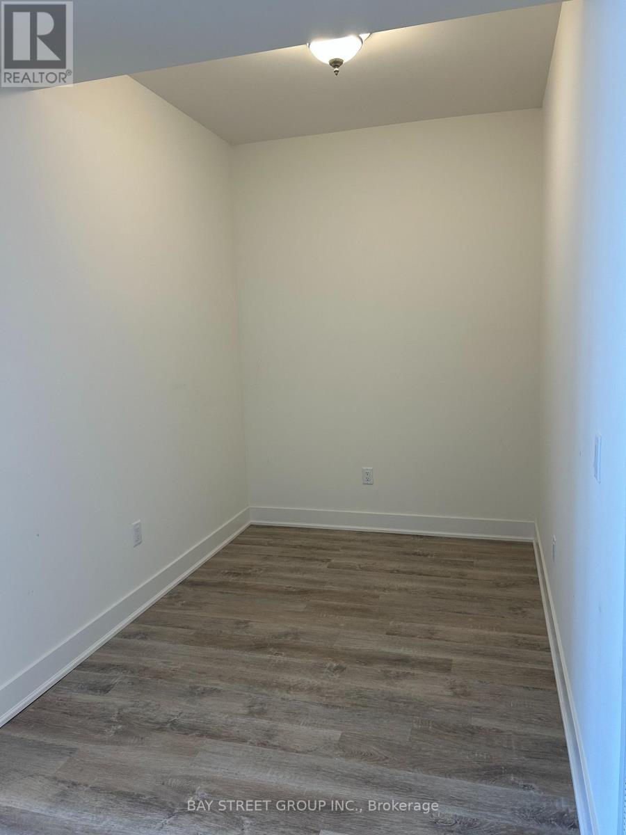 612 - 185 Deerfield Drive Property Photo 7