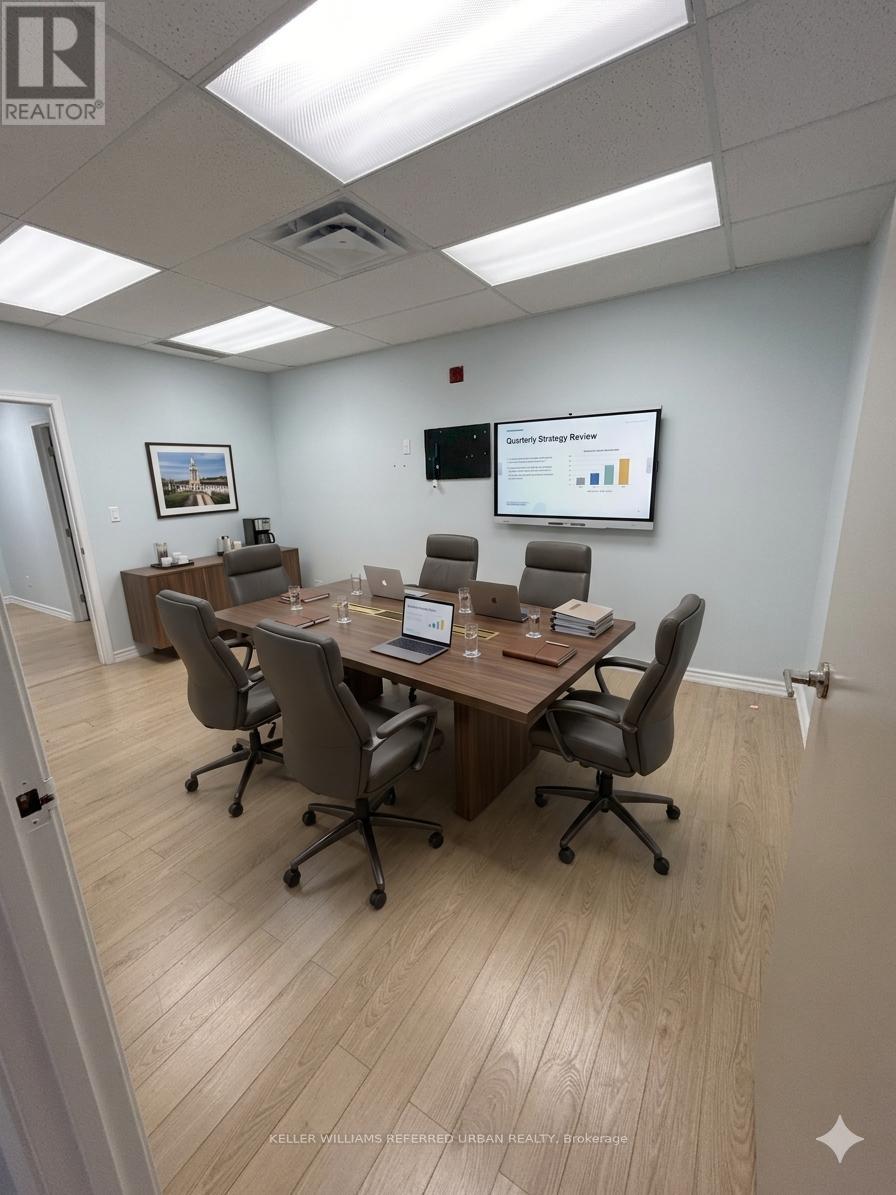 10132 Yonge Street #201 Property Photo 8
